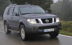 Zum Artikel Fahrbericht Nissan Pathfinder 3,0 dCi LE: Feste Größe